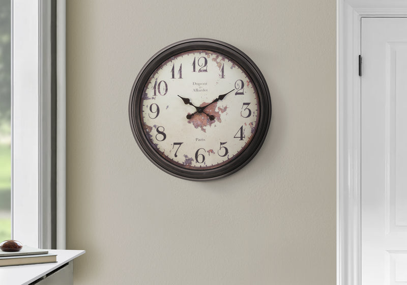 Horloge murale ronde marron de 20 po – Style transitionnel